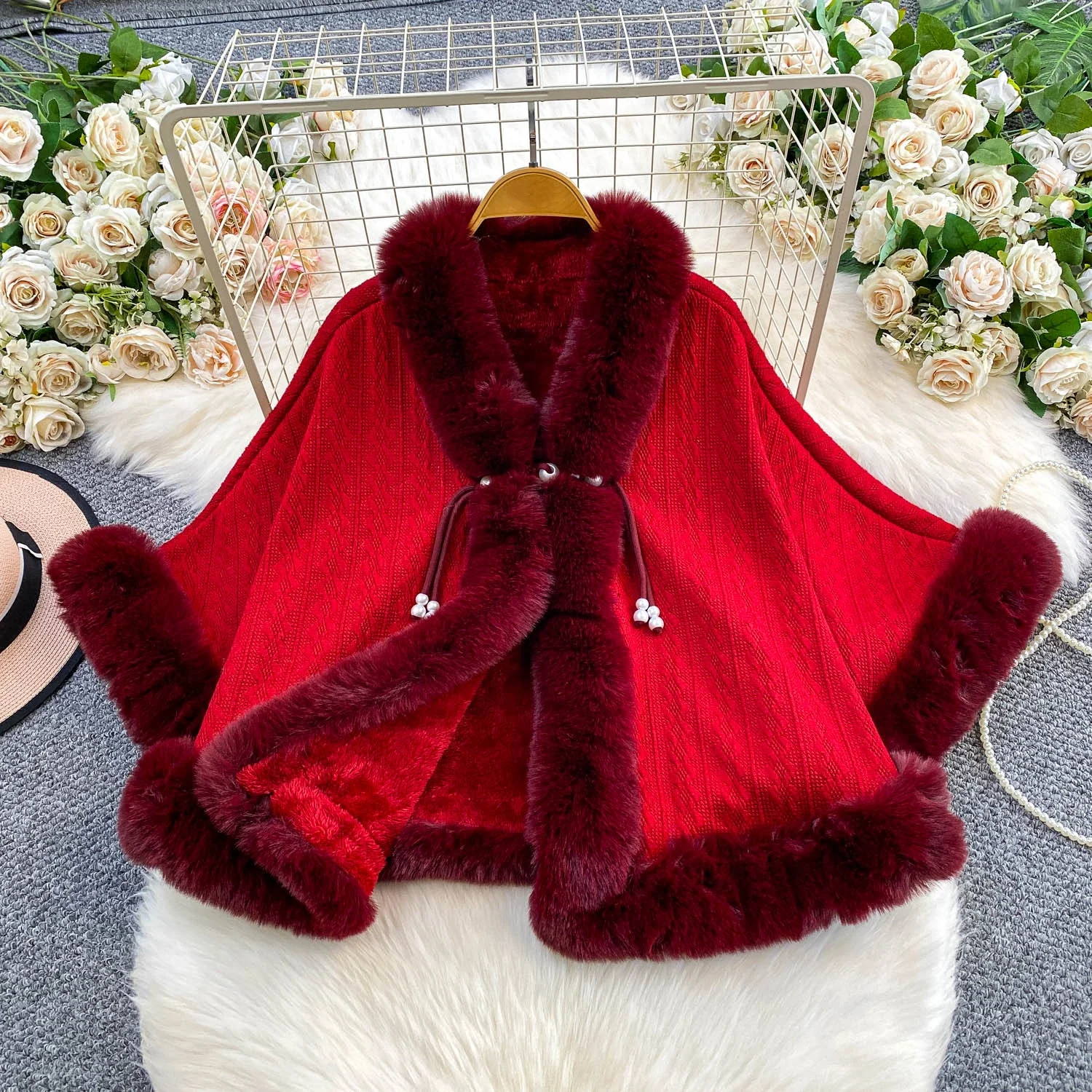 

Clothland женская стильная меховая куртка с открытой строчкой и длинными рукавами, толстая красная, черная, белая женская верхняя одежда, пальто Mujer CB229