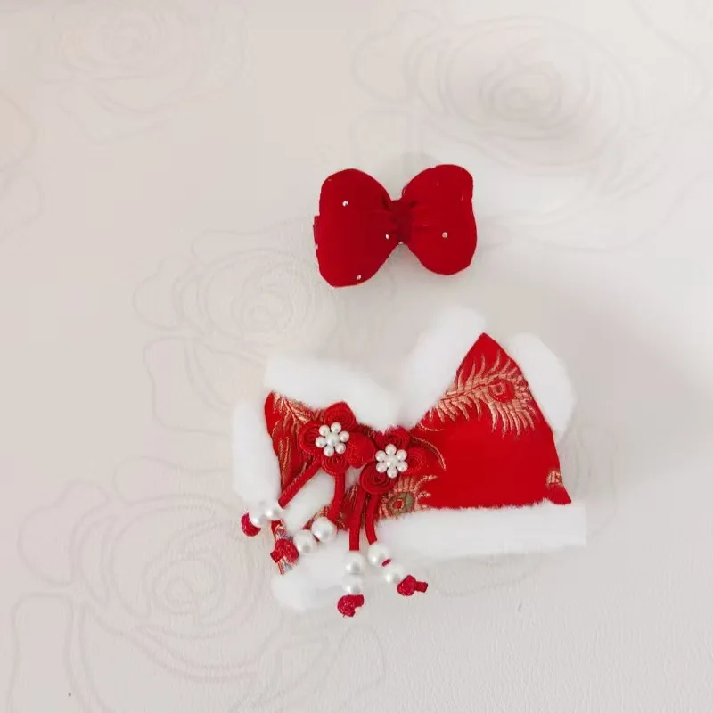 زي Labubu للعام الجديد لدمية صغيرة مقاس 17 سم على الطراز الصيني وإكسسوارات الملابس الحمراء المتطابقة