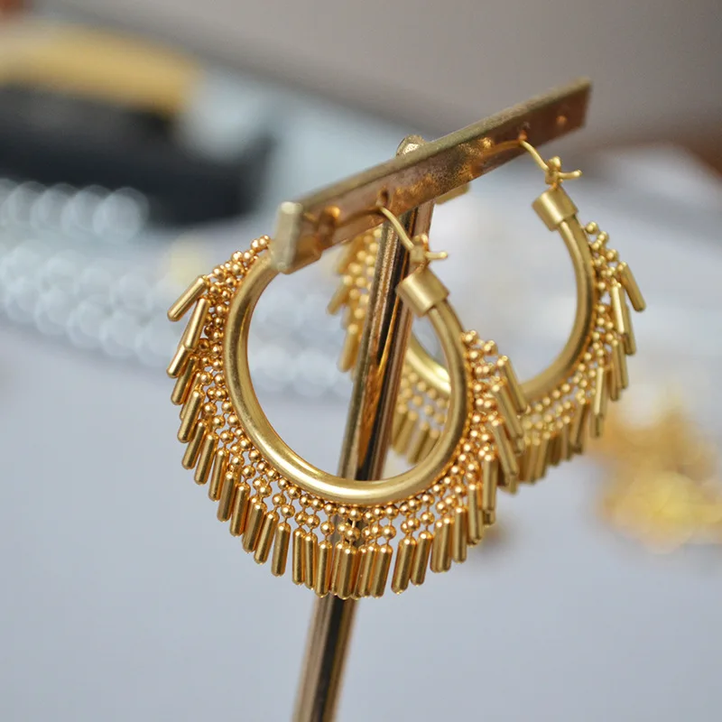 Niche design brass retro gold-plated swaying dynamic tassel party queen personality exaggerated earrings