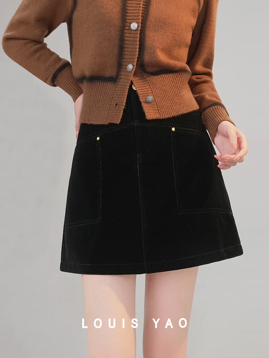 LOUIS YAO 2024 Winter Velvet Skirt Fashionable Non Elastic Short Pants with Thick Design Women's Half Skirt