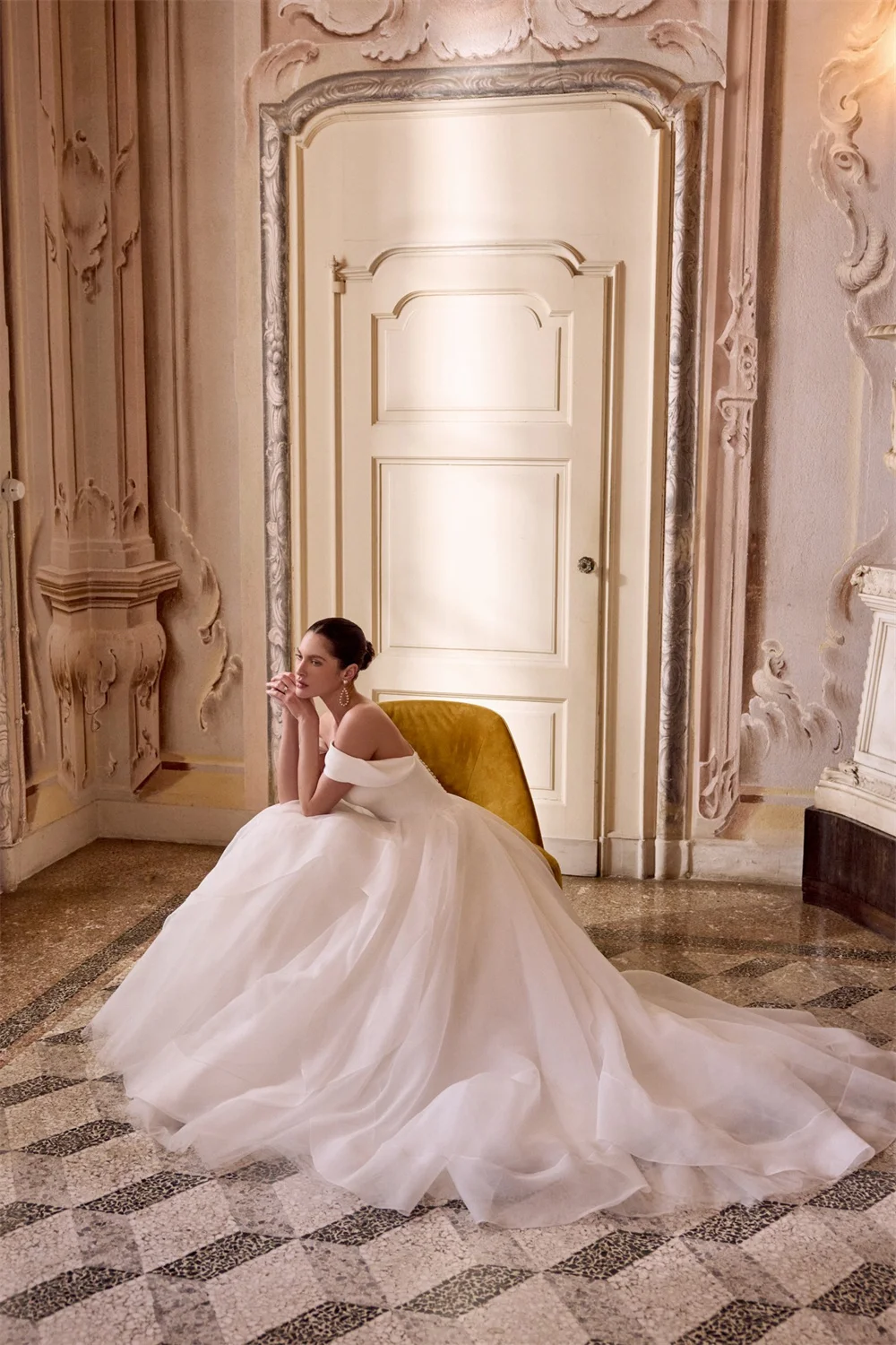 京都カスタムメイドホワイトレイヤードオフショルダーウェディングドレスシンプルローバックフォーマルドレスAラインスイープトレインフォーマル2025