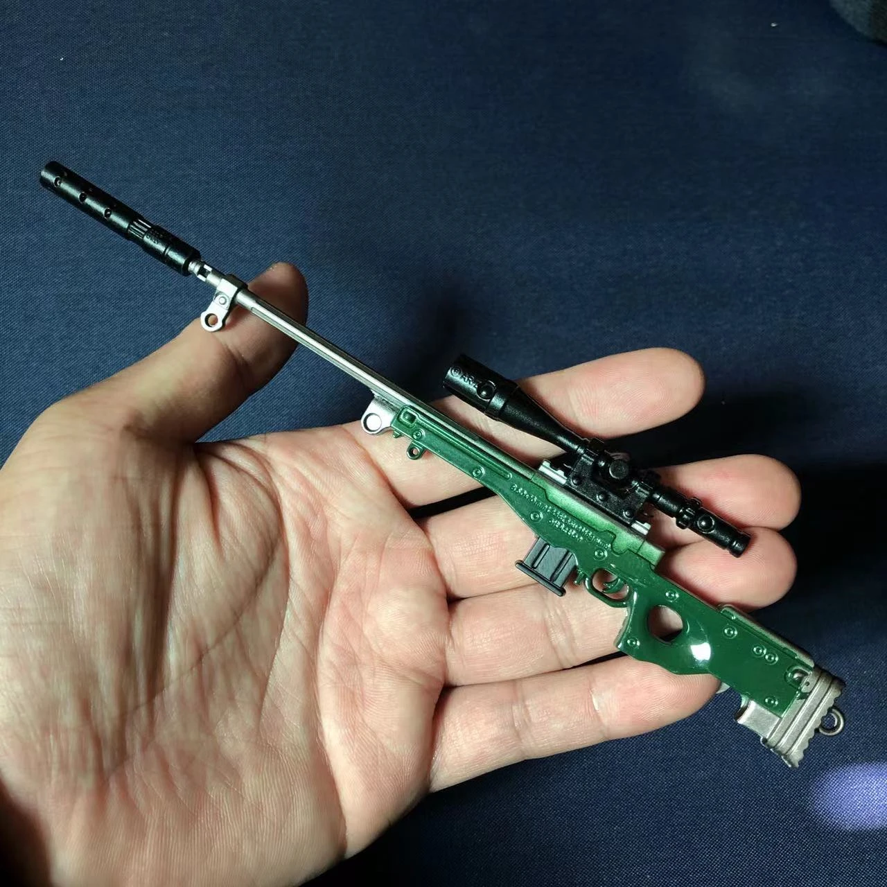 Modelo de rifle liga mini 20cm awm m416 pistola modelo pubg jedi brinquedo arma brinquedo fidget ornamento de mesa para meninos adultos presente de natal