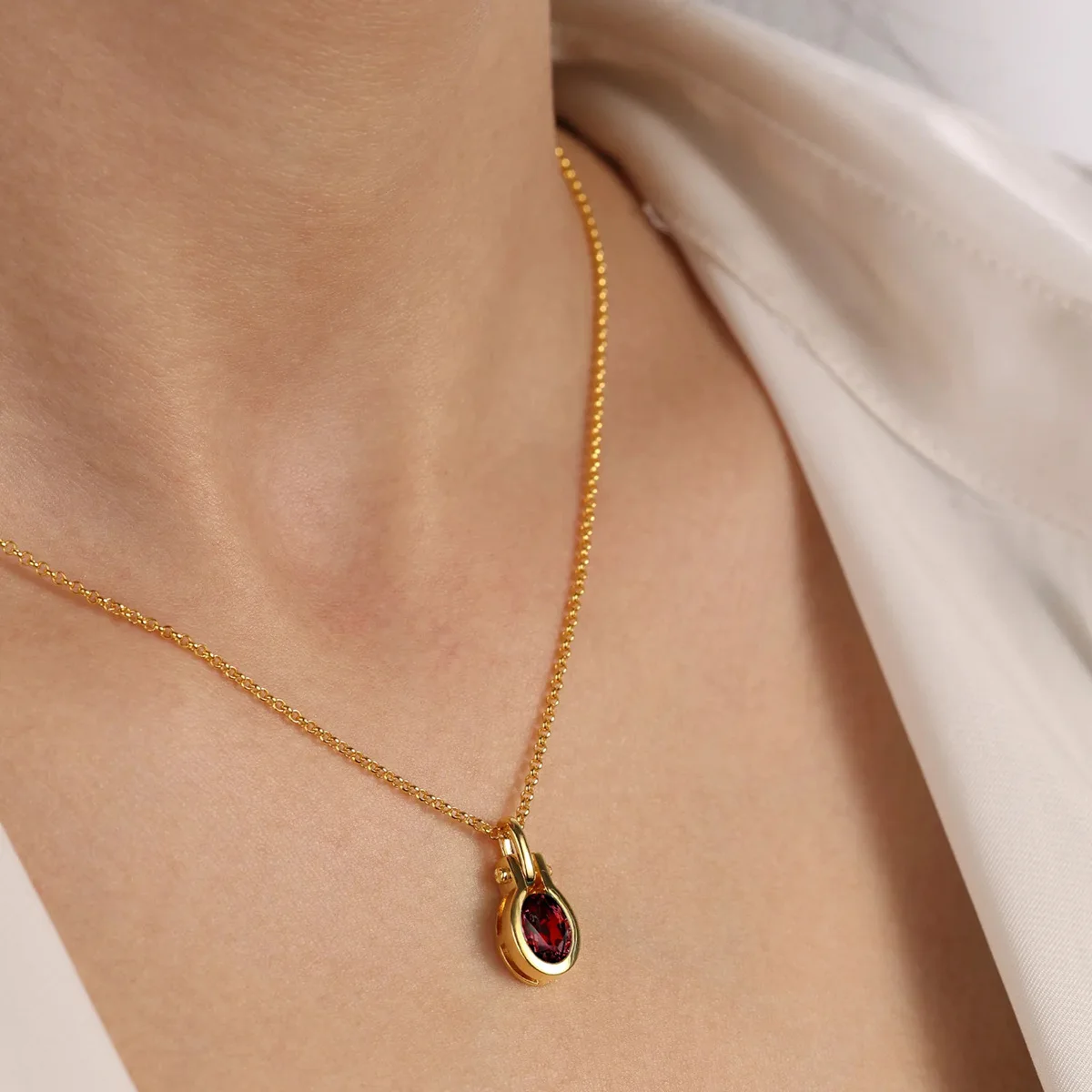 Unique Red Zircon Necklace with Hollow Stone Inlay, Personalized Pendant, Color-Preserving Collarbone Chain