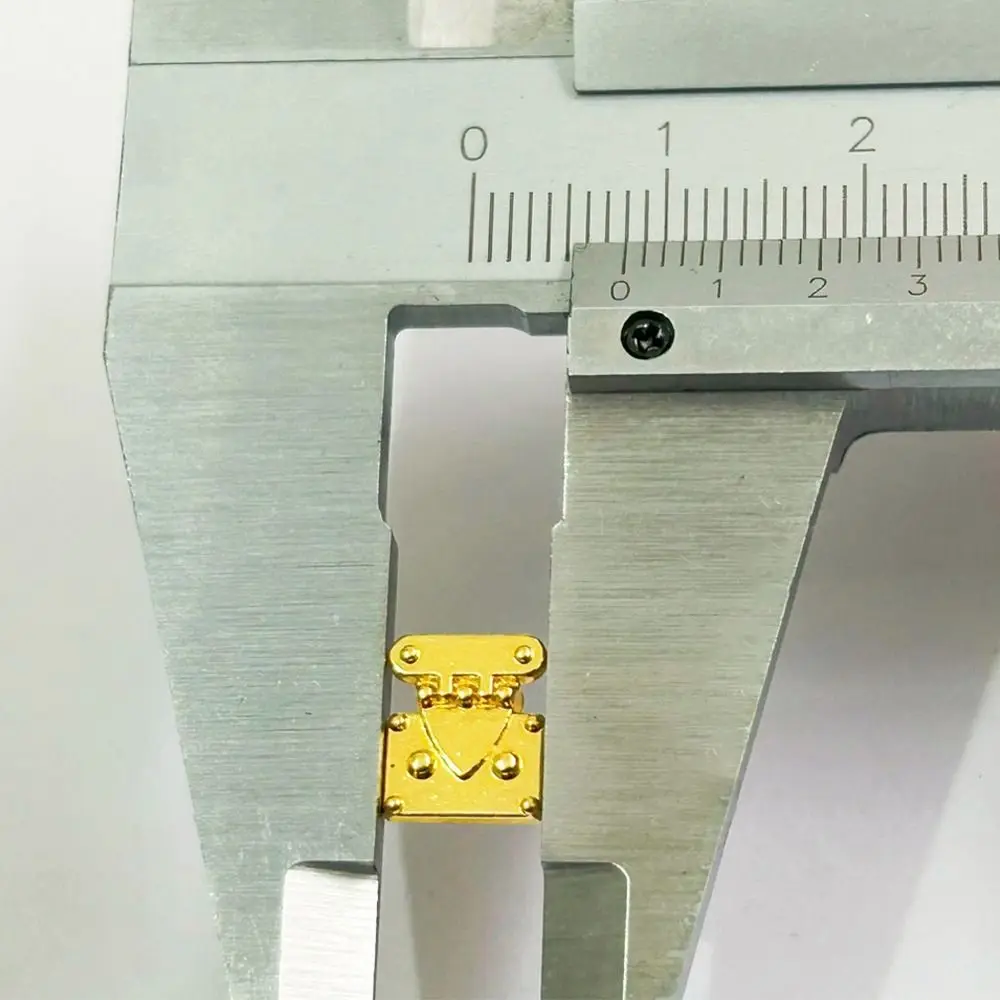 4 szt. Nowe Mini Metalowe Zamki Rzemieślnicze 4 Kolory Części do Torebek dla Lalek Zamki do Walizek Akcesoria dla Lalek