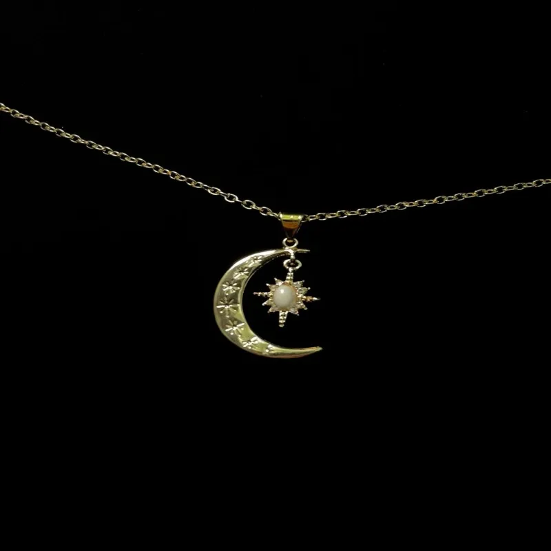

Gomggsale Golden crescent necklace-Vintage Jewelry