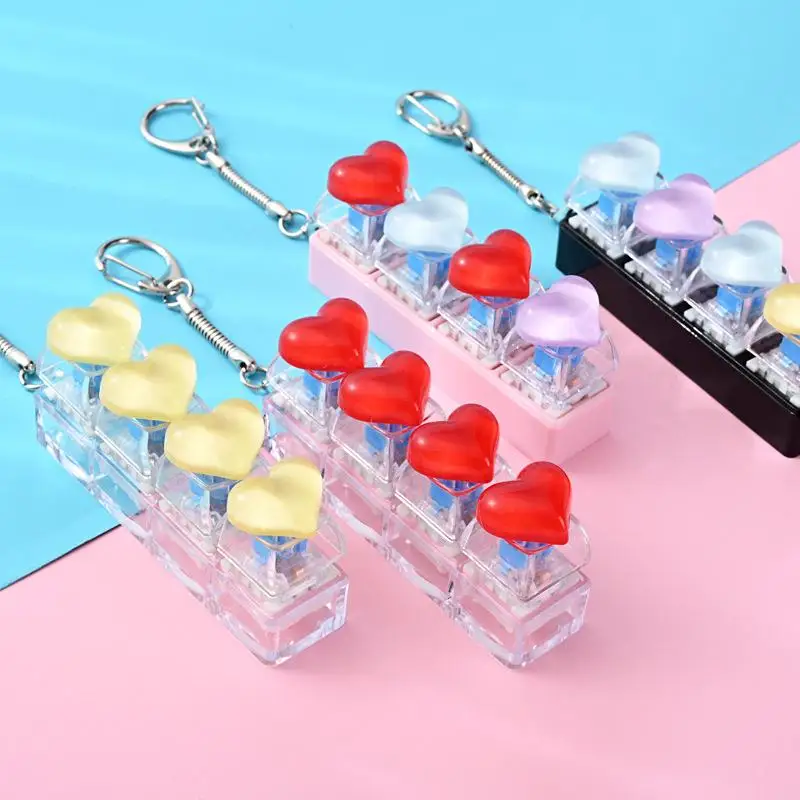 Anti-Stress-Fidget-Schlüsselanhänger, niedliches herzförmiges Tastatur-Design, Taschenanhänger, schönes kleines Geschenk für Klassenkameraden und Freunde – Detail 6