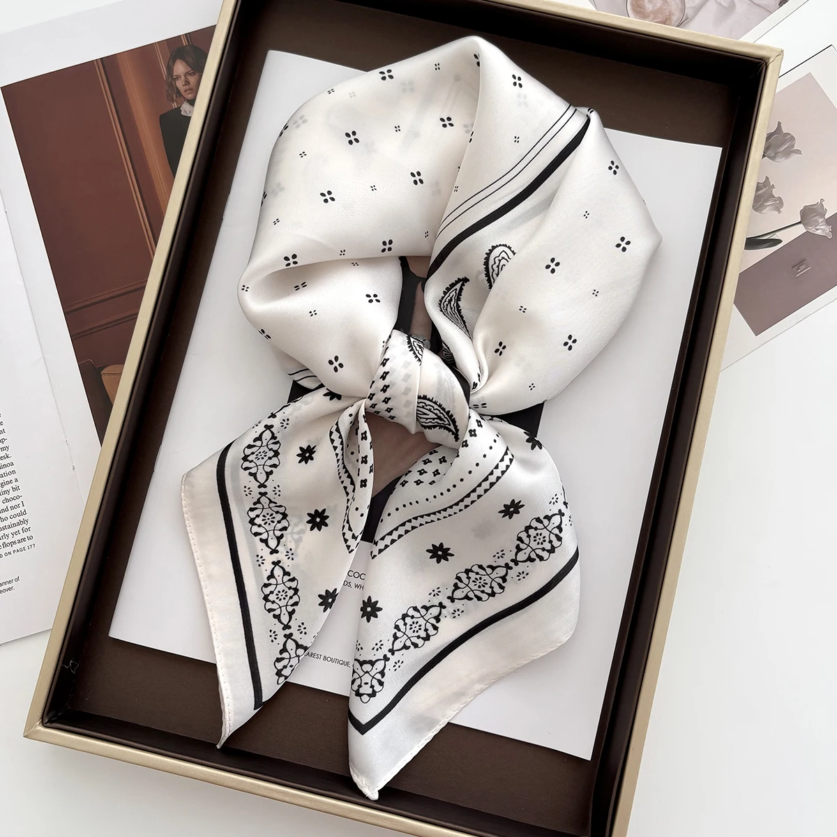 Retro Paisley-Schal, Damen-Satin-Schal, Haar- und Handtuchschal, Damen-Kopftuch, kleiner Halstuch-Schal, Hijab, Damen-Schals. – Detail 5