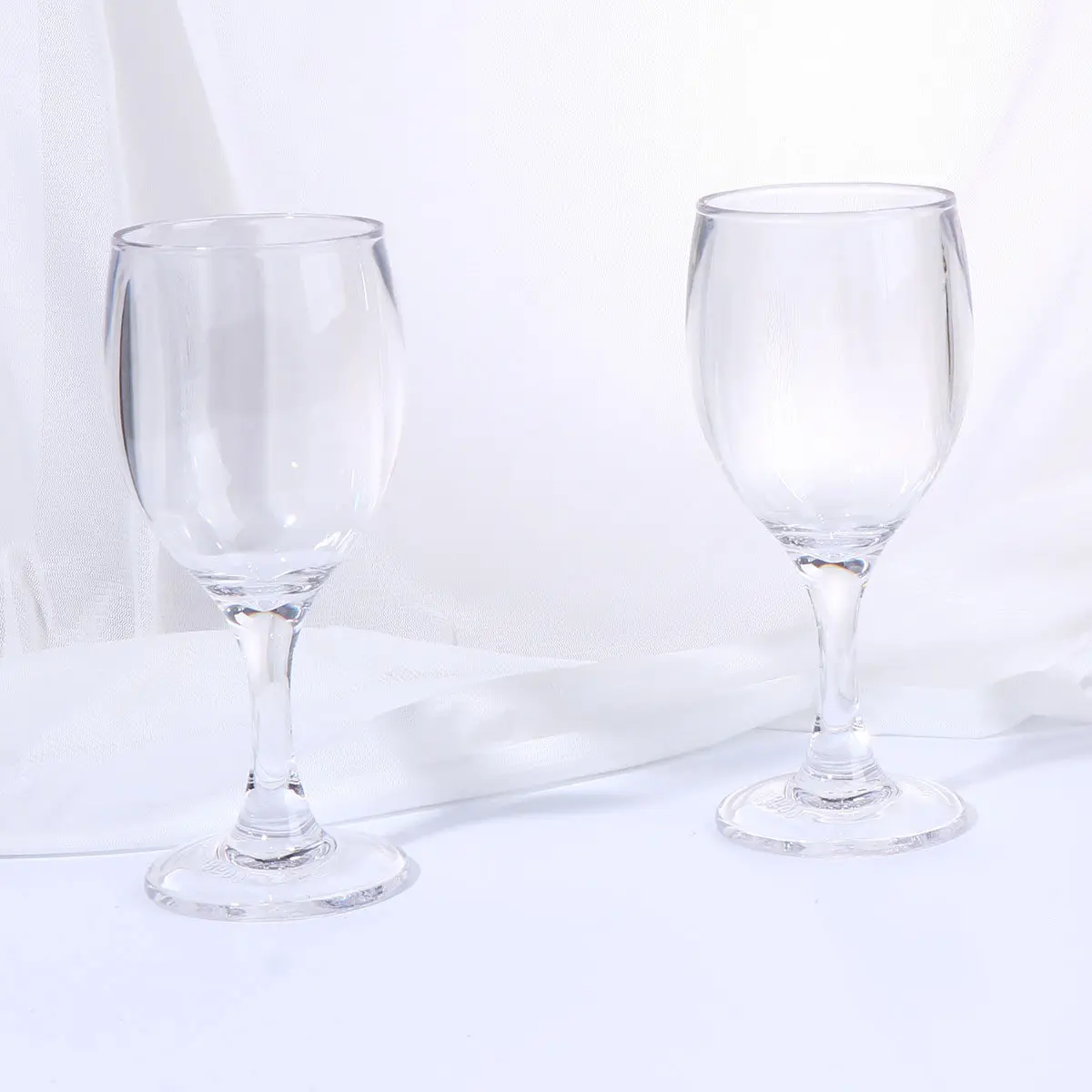 

2Pcs Beer Glasses Modern Acrylic Martini Glasses for Party Banquet Home Bar Hotel Wedding Birthdays Martini Glass