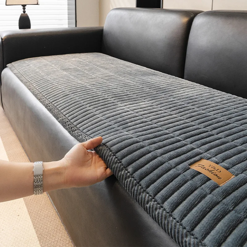 New Flannel Sofa Cover Solid Color Simple Versatile Autumn Winter Thickened Non-Slip Cushion Sofa Cover Cat Scratch Resistant