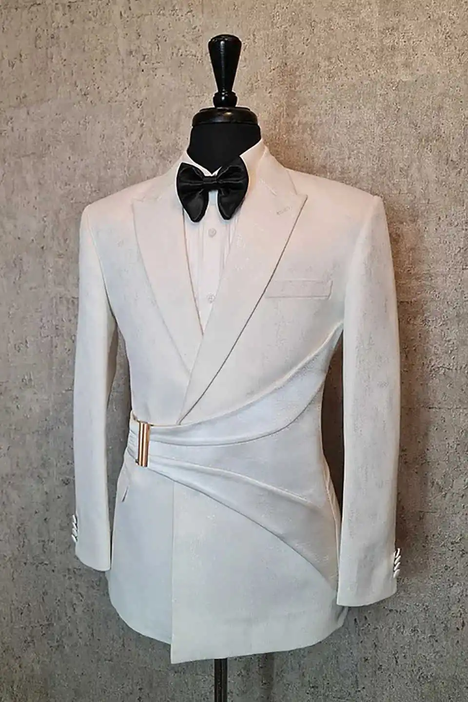 Fashion Wedding Tuxedos Buckle Design Men Suits Peaked Lapel 1 Piece Set Jacket Groom Business Formal Blazers Customized