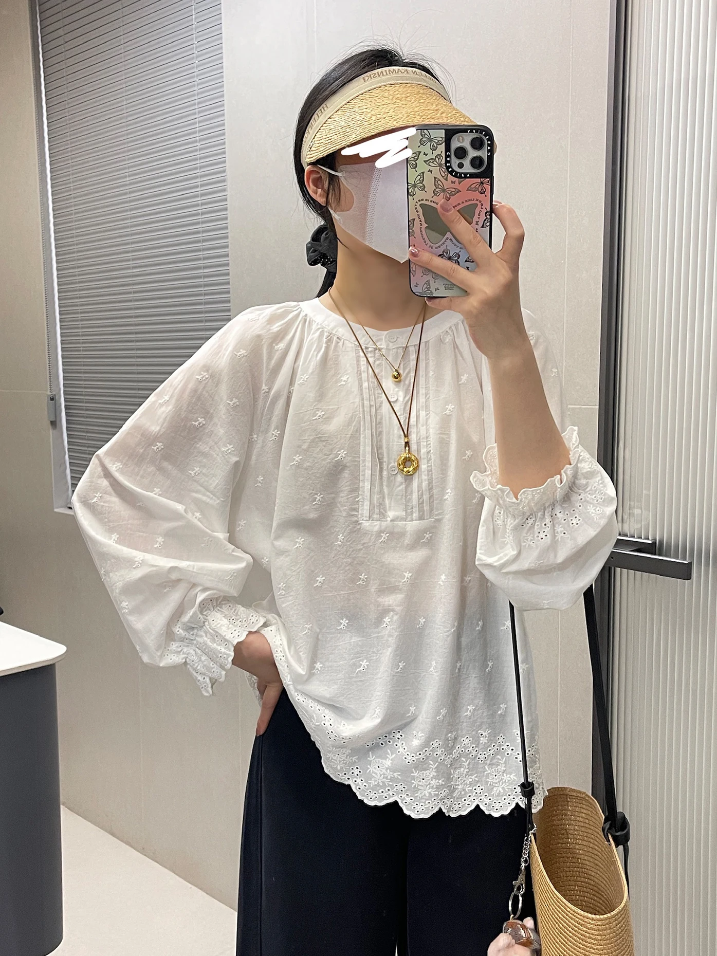 

Korean Style Sweet Lace Trim Embroidered round Neck White Doll Shirt Women Loose Meat Concealing Shirt Top Semi-Transparent