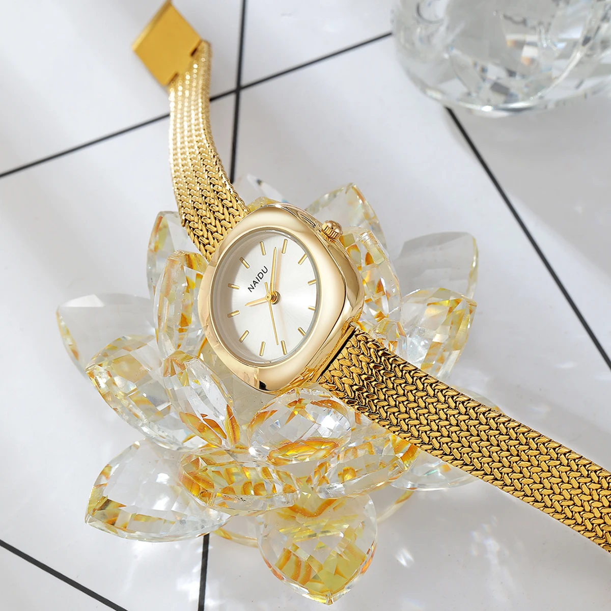 ساعة كاجوال ومتعددة الاستخدامات وبسيطة منسوجة بحزام شبكي من الفولاذ المقاوم للصدأ كوارتز