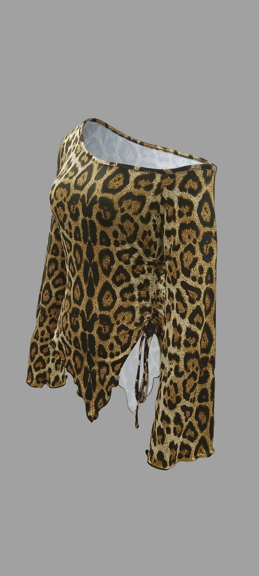 Uma nova camiseta de manga comprida com estampa de leopardo e gola elegante fora do ombro para mulheres