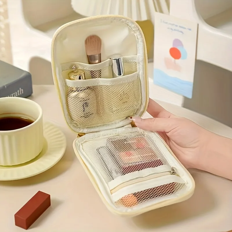 Travel Cosmetics Bag，On-The-Go Touch-Up Makeup Bag Easy Lip Palette Travel Handbag Portable Travel Cosmetics Storage Bag
