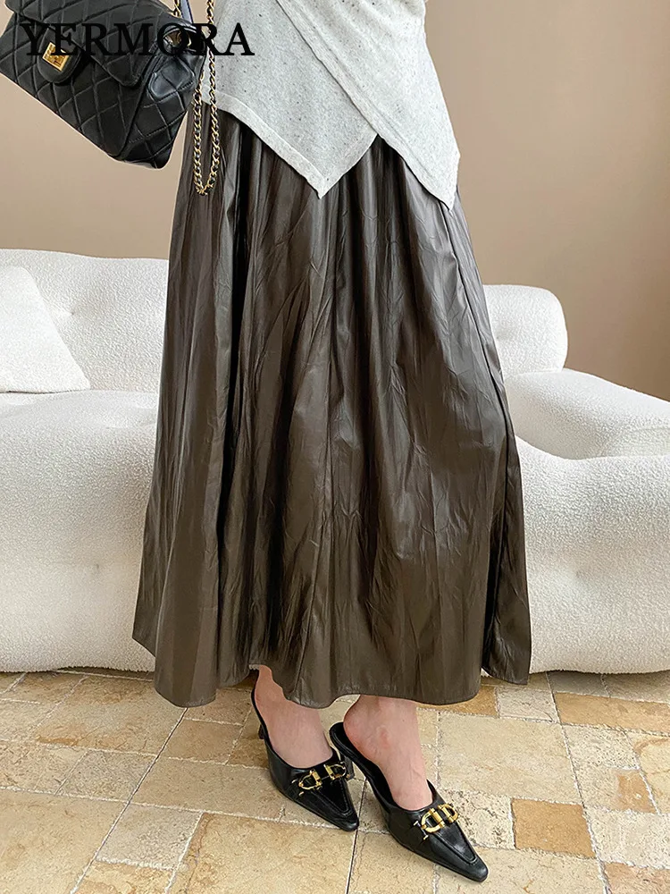 

YERMORA с высокой эластичной резинкой на талии, зеленая искусственная кожа, морщины, повседневная юбка до половины тела для женщин, свободная посадка, модная весна-лето 2025