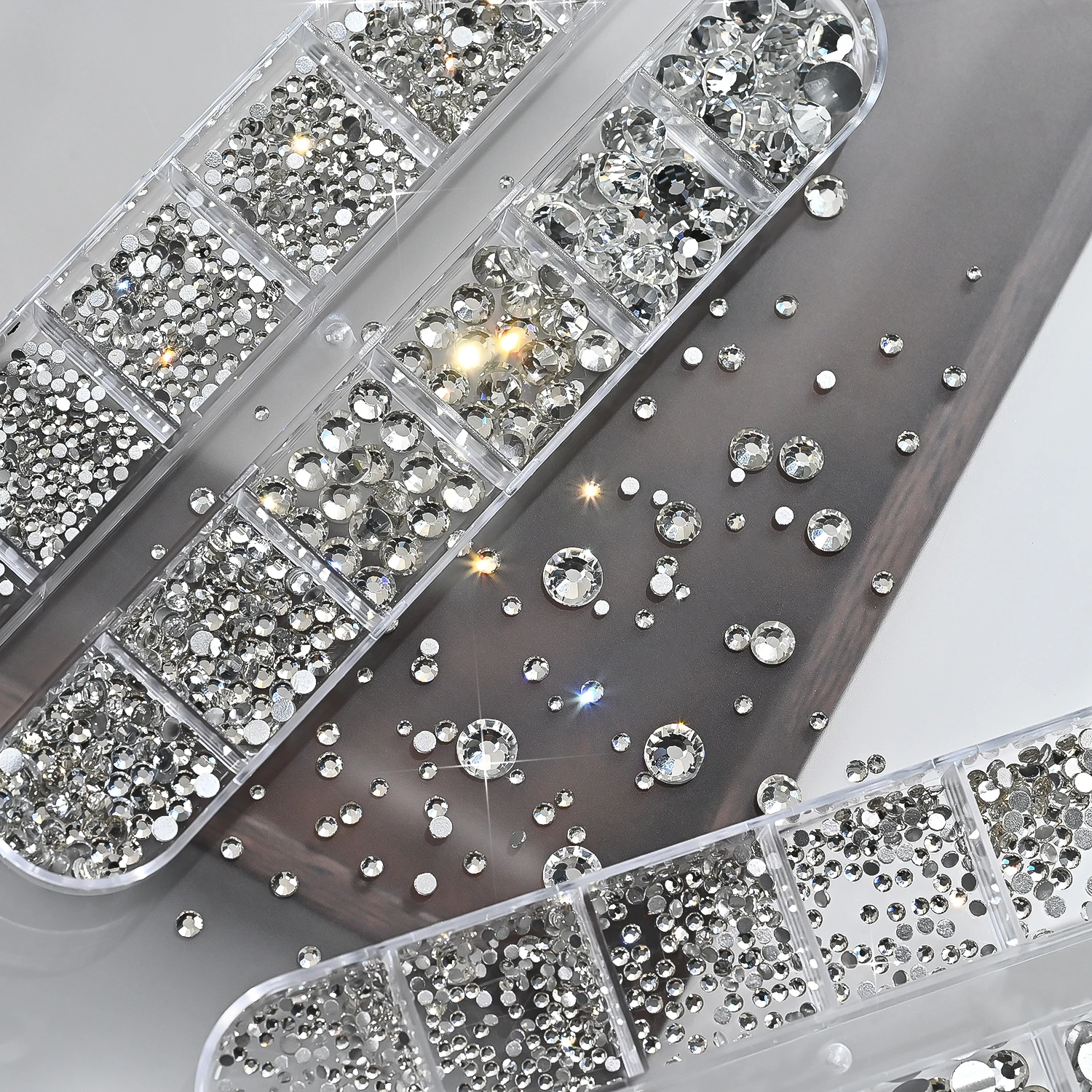 12 Gitter mit verschiedenen Größen, klare weiße Edelsteine, Nagelrhinestones, 3D glänzende, flache Rückseite, SS4-SS30, luxuriöse Kristall-Nagelglitzer-Charms, Hochzeitsdeko – Detail 6