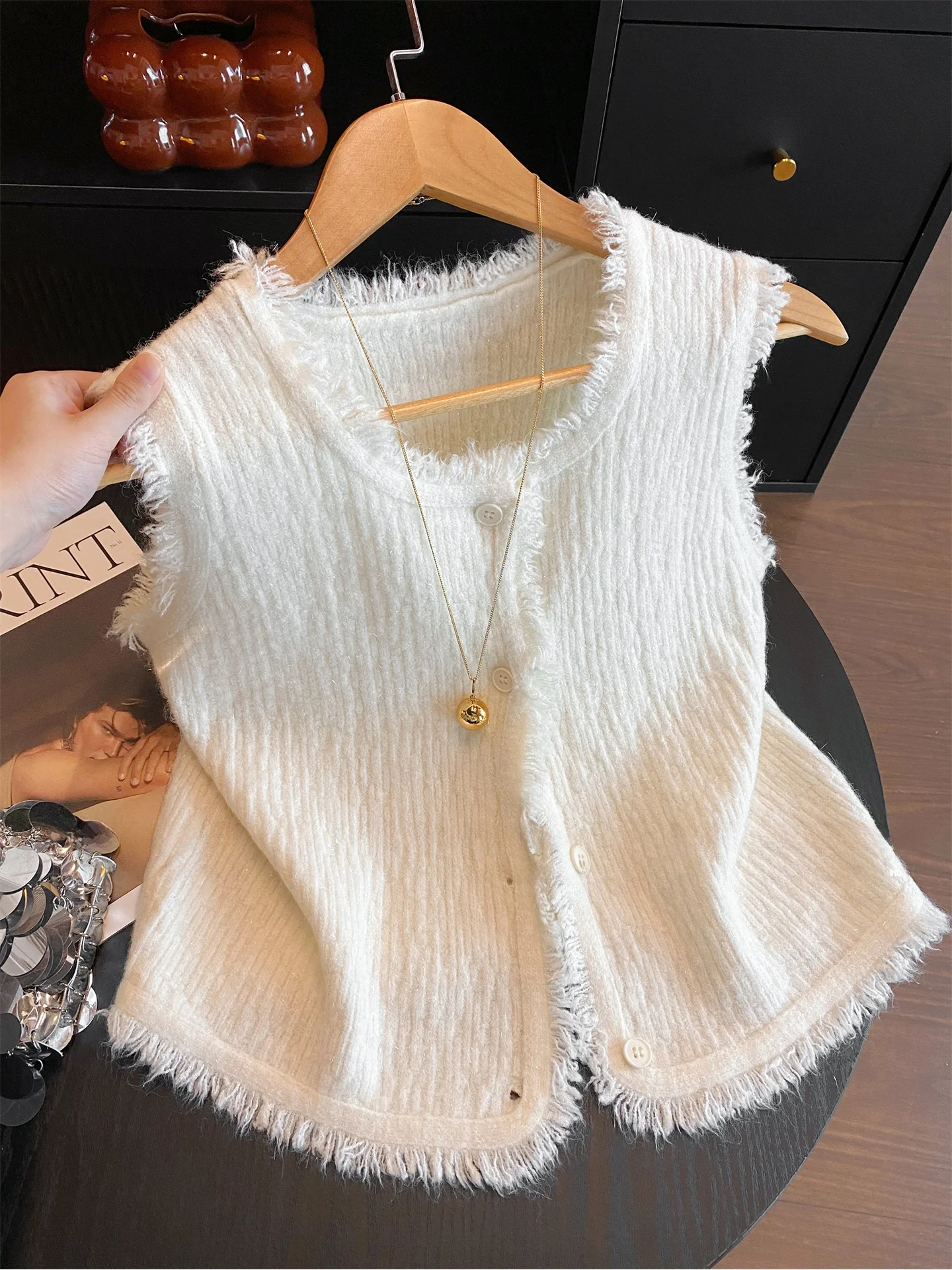 

Elegant Plaid Sleeveless round Neck Vest Women's Fashion Spring 2026 Casual Style High Waist Straight Cut Single Button Coat