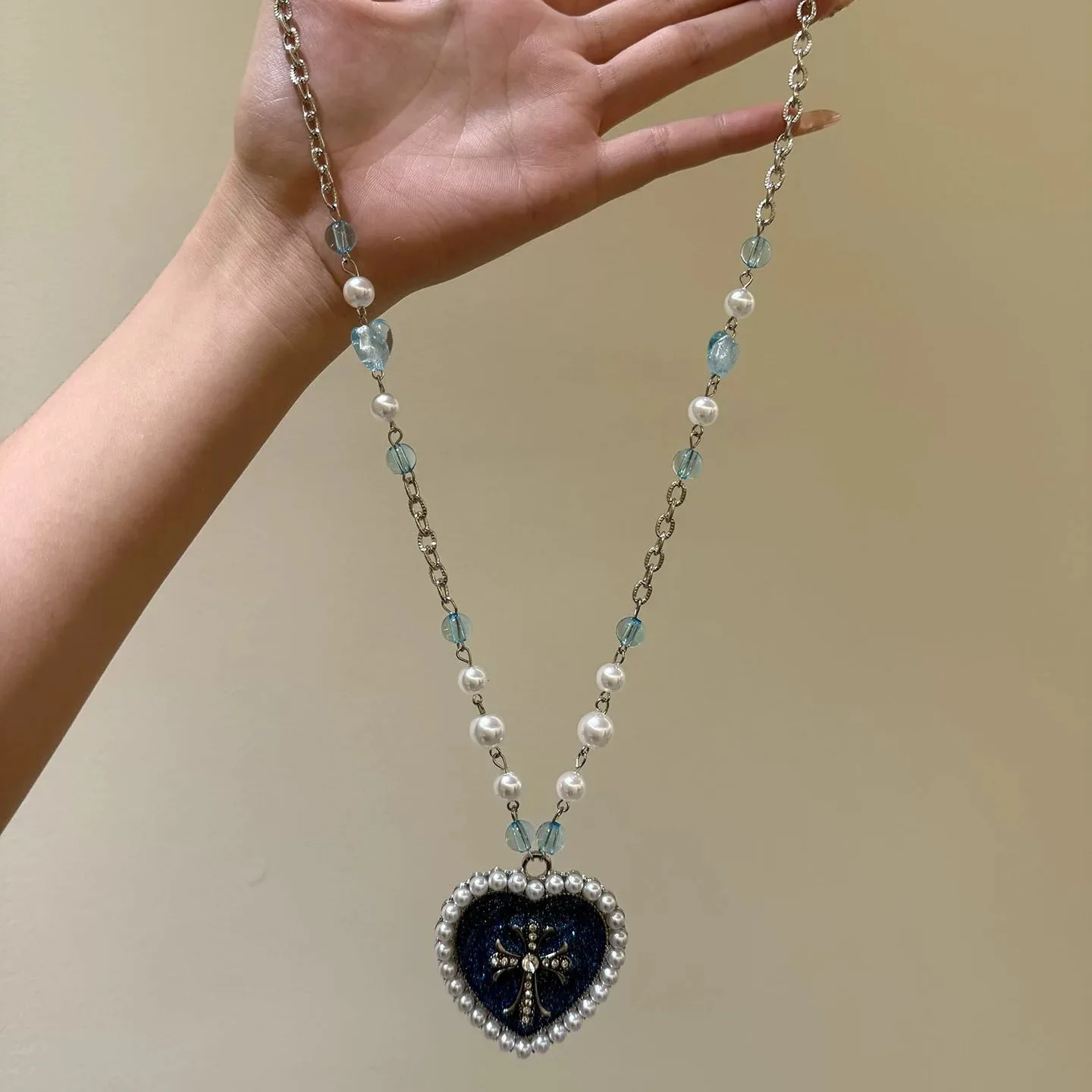Y2K Hot Girl Stil Blaues Herz Kreuz Perlenkette Nische Retro Metall Halsband Vintage Mode Schlüsselbein Kette Schmuck für Frauen
