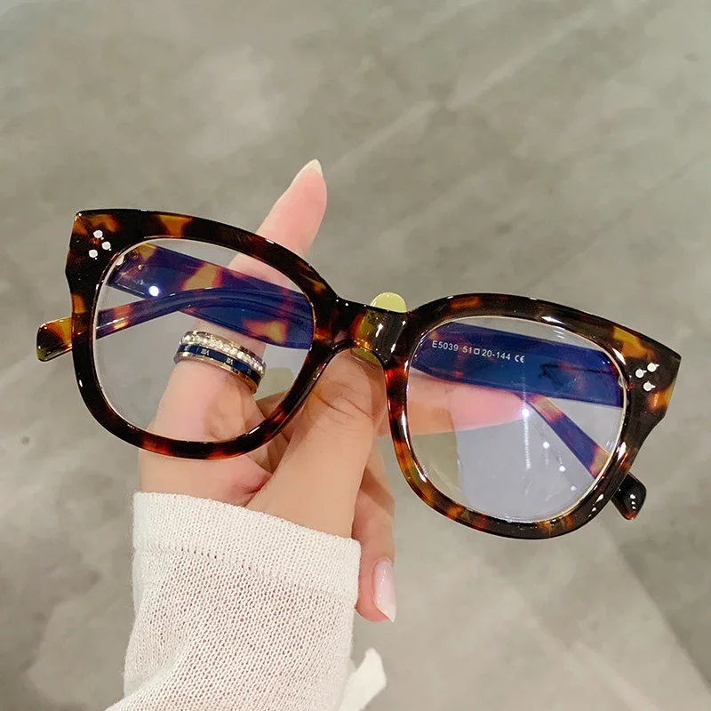 Classic Vintage Anti Blue Light Square Glasses Women For Men Luxury Brand Designer Trend Myopia Prescription Optical Rivet Frame