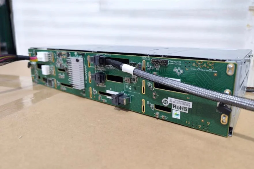 

Оригинальные аксессуары для серверных устройств с 12 слотами для жесткого диска 3,5 5212M4