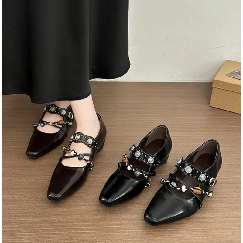 

Французские винтажные женские туфли с заклепками, новые туфли Мэри Джейн с пряжкой на ремне и острым носком, модные туфли на каблуке для интерьера