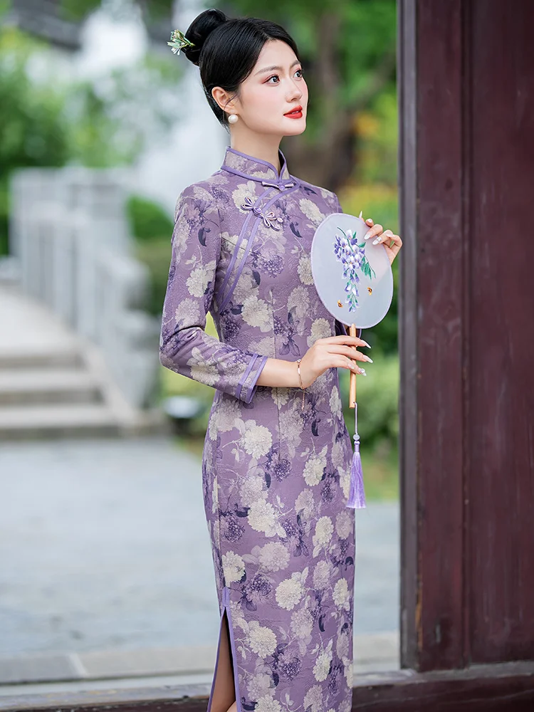 

Новое осеннее фиолетовое длинное платье-ципао в китайском стиле для женщин среднего возраста, легкое, в национальном стиле, макси-платье