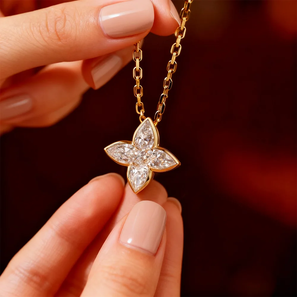 

S925 Silver 18K Gold Plated D Color Moissanite Four Leaf Clover Pendant Necklace for Women, Exquisite Jewelry