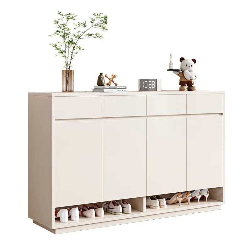 سعة كبيرة عند باب المنزل، وخزانة تخزين بسيطة عند الباب، ورف أحذية للشرفة #1