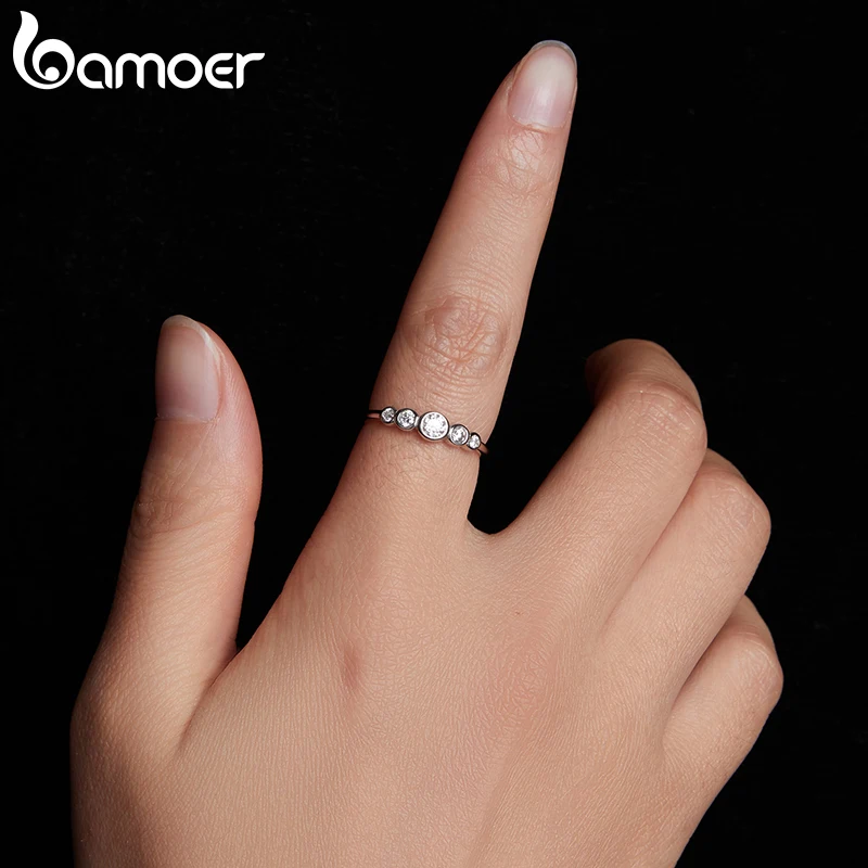 BAMOER Classic 925 Sterling Silver Moissanite Ring, Five Stones Bezel Setting Moissanite Ring for Women Engagement Jewelry Gift