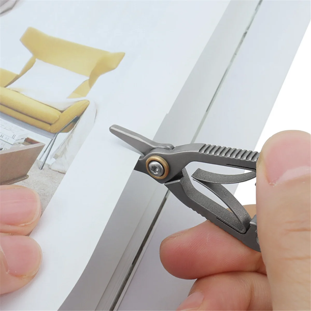 New Mini Scissors Titanium Alloy Nose Hairs Small Scissors Portable Pocket Outdoor Tool Accessories