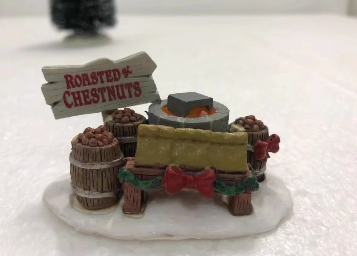 Resin figure mental psychological sand table game box court therapy  roasted &  chestnuts