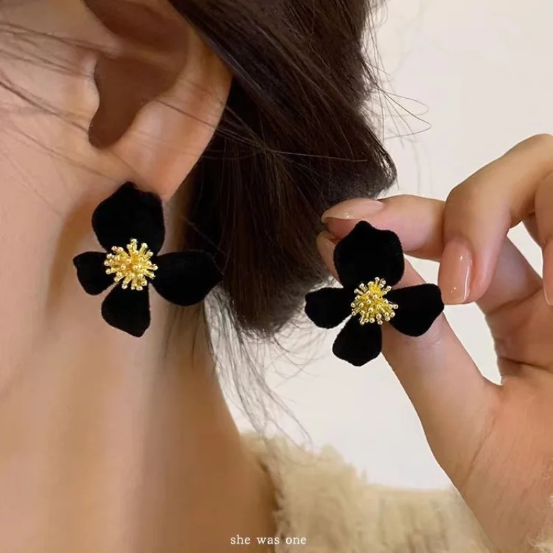 Black Velvet Flower Earrings Flocking Earrings Temperament Senior Atmosphere Earrings Female Jewelry