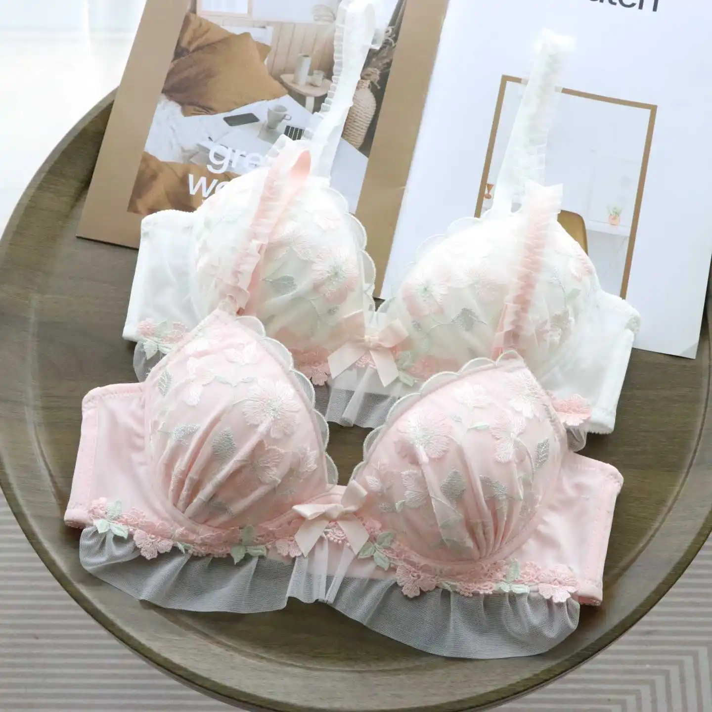 Беспроводной комплект с бюстгальтером для женщин, легкий пуш-ап, глубокий V-образный вырез, нижнее белье больших размеров, чувственный девичий стиль, большой бюст, небольшой красивый бюстгальтер Беспроводной комплект с бюстгальтером для женщин, легкий пуш-ап, глубокий V-образный вырез, нижнее белье больших размеров, чувственный девичий стиль, большой бюст, небольшой красивый бюстгальтер