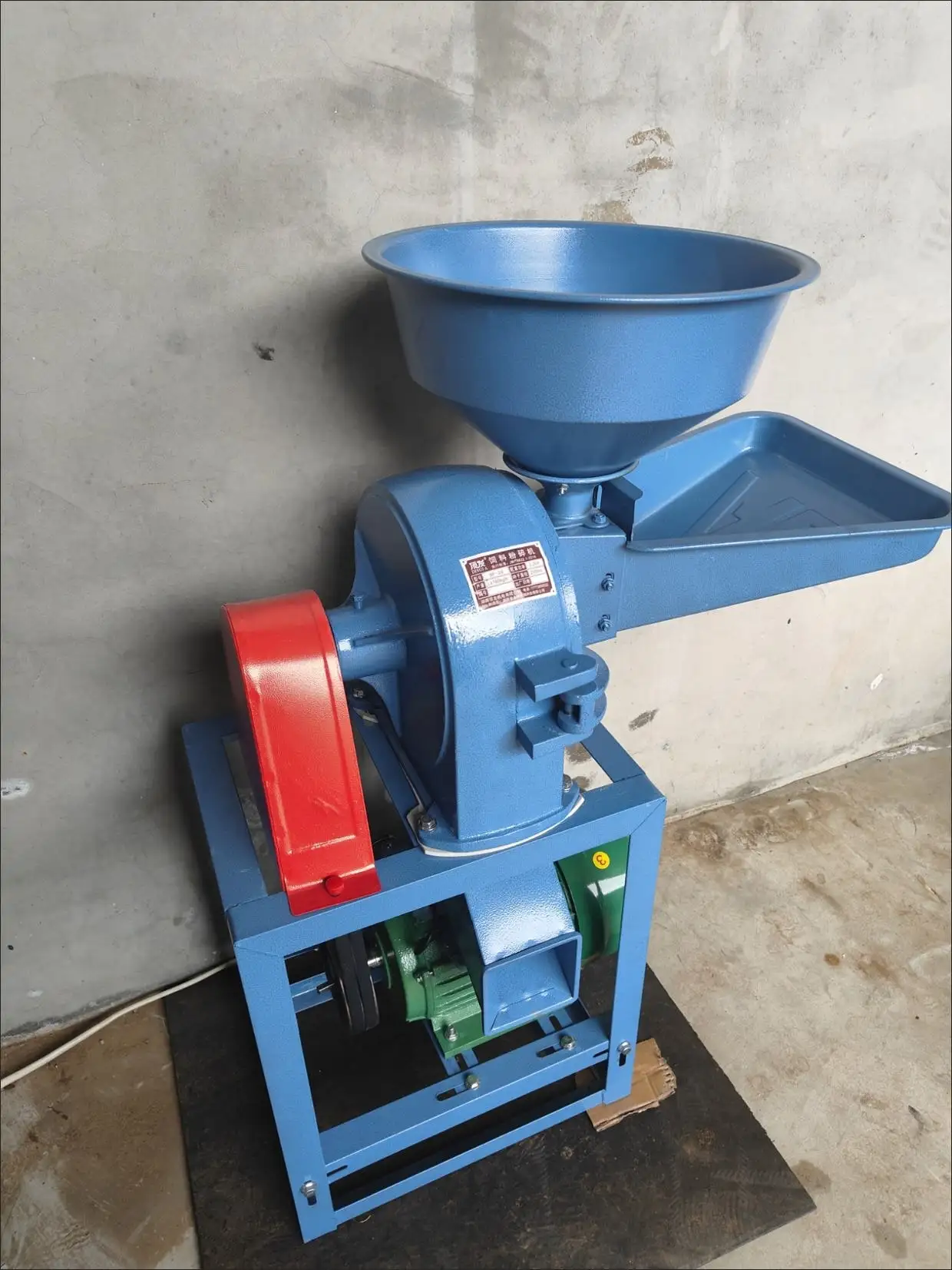 Compact small body suits family breeding and home small-scale grain processing, easy to place and shift.
