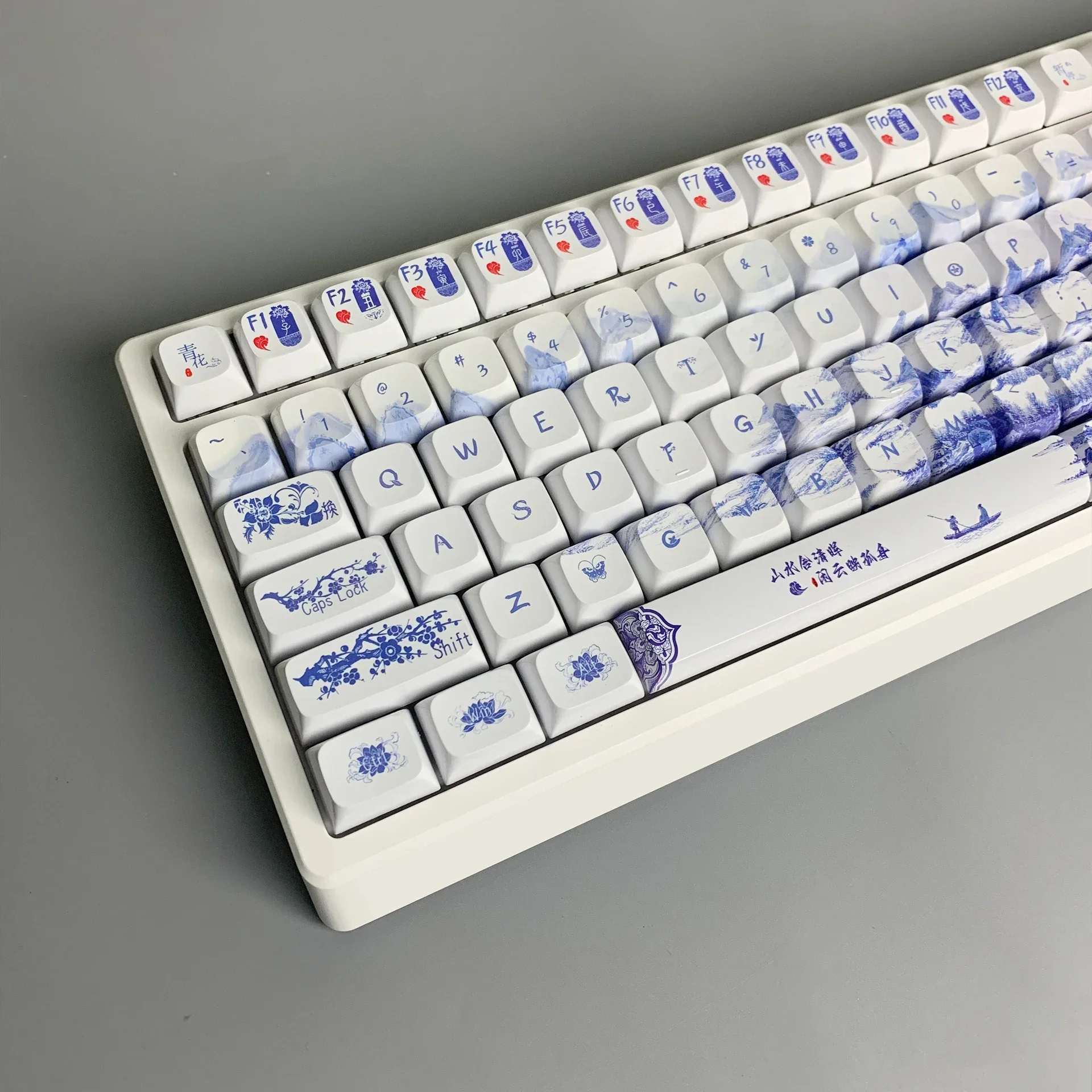 

Blue and white porcelain ZDA glossy pbt mirror wooting keyboard keycap 87 keys original personalized keycap Succubus video game