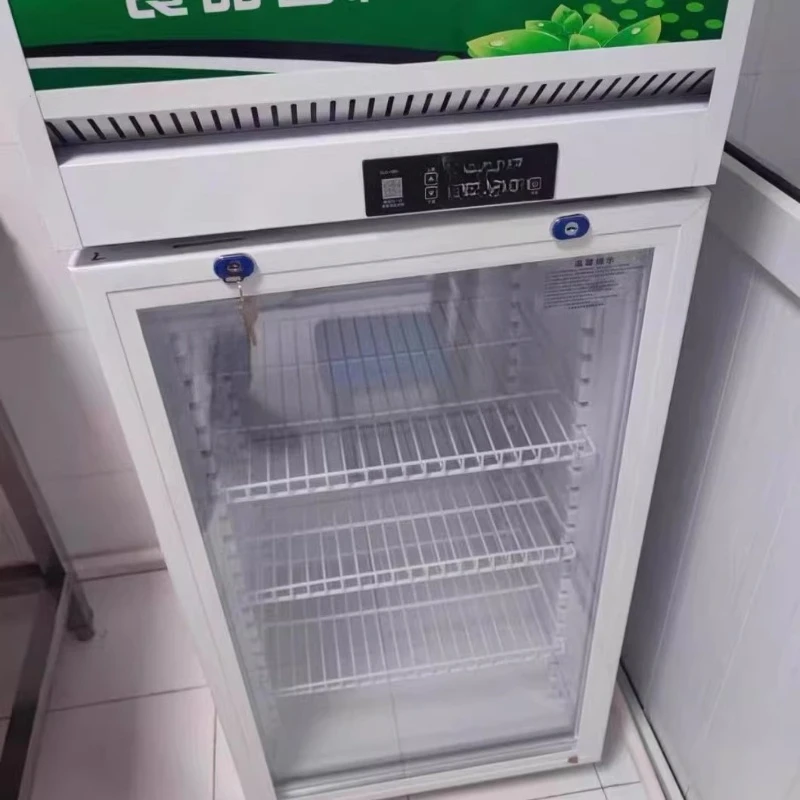 Refrigerador pequeño con cerradura para muestras de alimentos frescos y refrigerados, ideal para guarderías, restaurantes y cantinas.