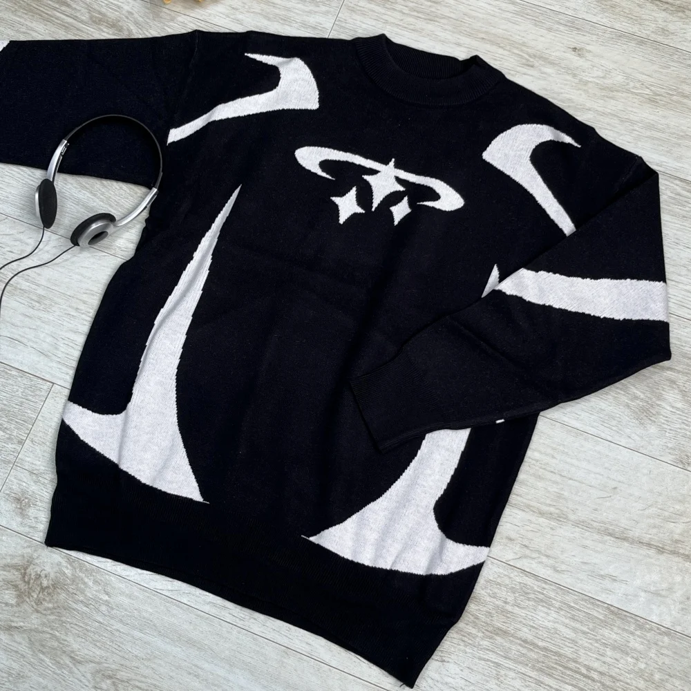 ผู้หญิงฮิปฮอปถักสีขาวเสื้อกันหนาวศิลปะนามธรรมเสื้อกันหนาวผู้ชาย Y2k ฮาราจูกุแฟชั่นเสื้อหลวมสบายๆสตรีทแวร์เสื้อสวมหัวอีโม