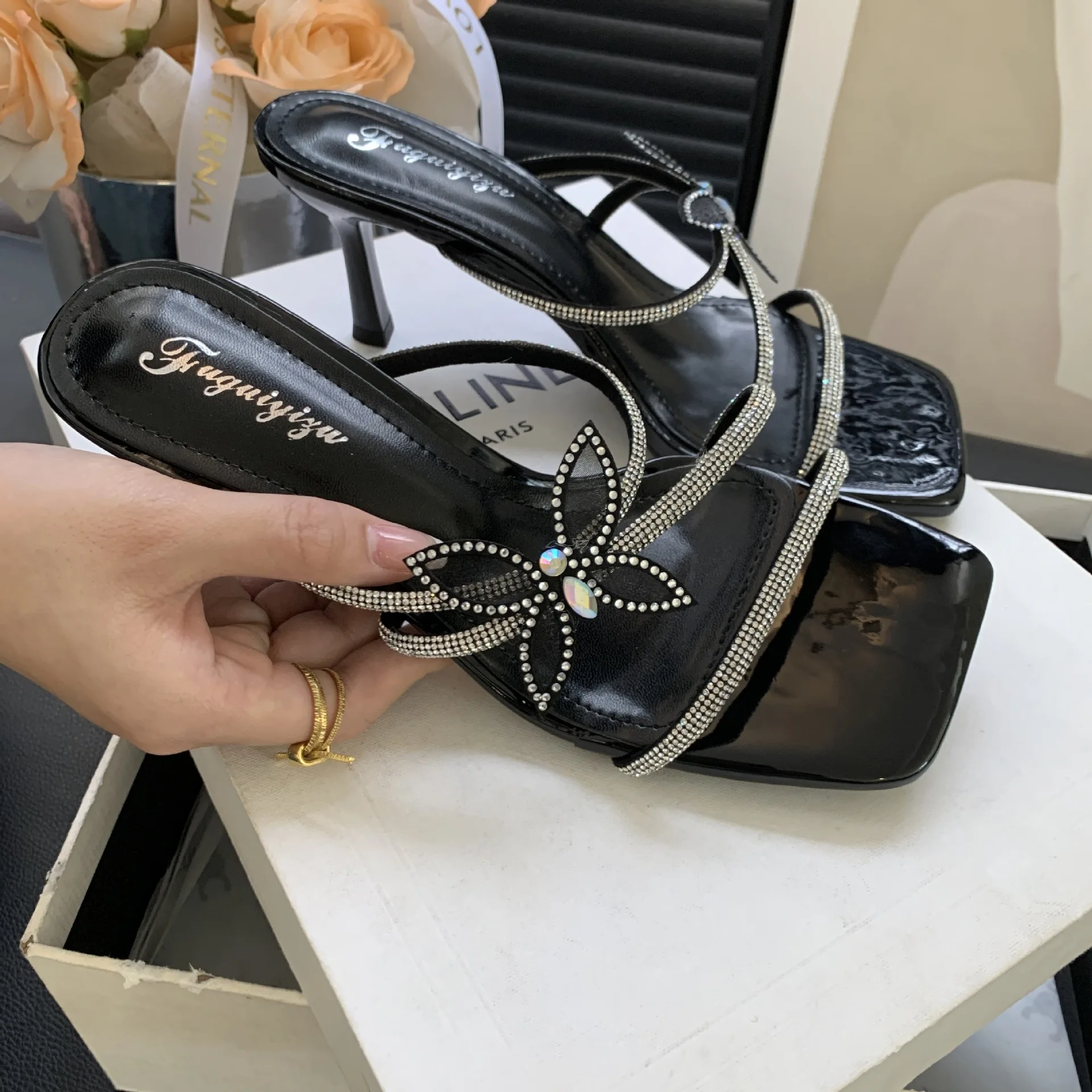 Scarpe con tacco sottile donna 2024 Glitter Slides muli con tacco basso pantofole femminili con nodo a farfalla Jelly High New Butterfly-Knot Scandal