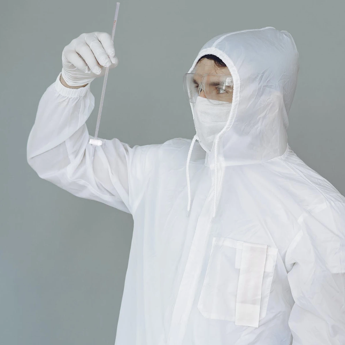 Szkło laboratoryjne, przyrządy chemiczne, butelka miarowa, narzędzie do użytku, eksperyment, burety, klucze.