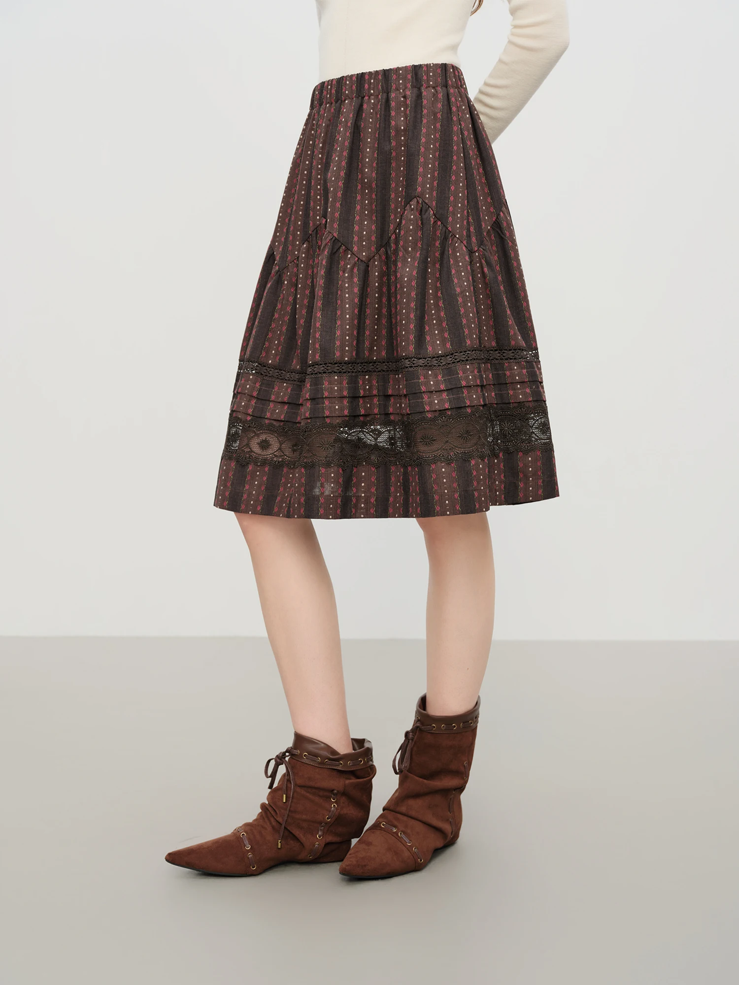 FSLE【Premium Series】Winter 2025 Women's Retro Lace Trim Patchwork A-Line Skirt with High Waist Design for Elegant Casual Wear