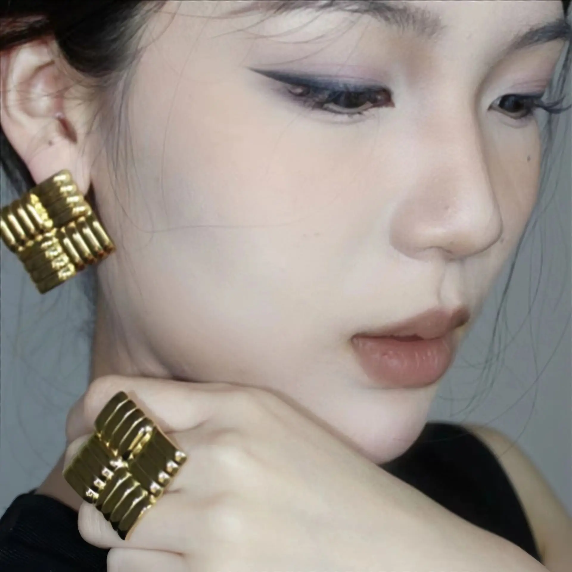 أقراط مربعة من الفولاذ المقاوم للصدأ للنساء، مجموعة خواتم بسيطة ذات ملمس راقي، مجموعة مجوهرات أنيقة