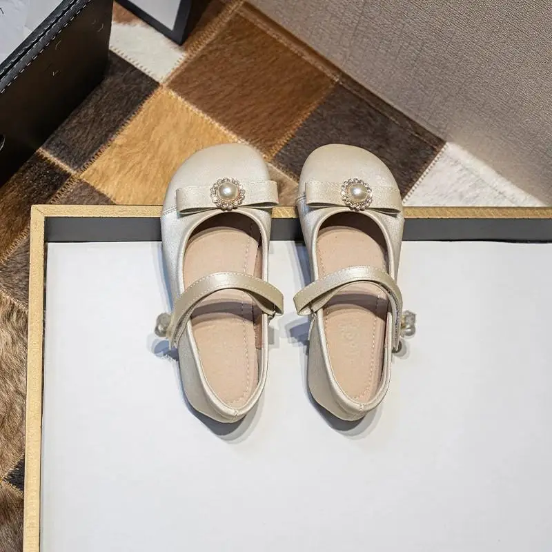 Mädchen Glänzende Schleifen-Lederschuhe 2026 Neue Herbst-Kleinkind-Mary-Jane-Flats Weiche Sohle Trendige Prinzessinnen-Mädchen-Party-Hochzeitsschuhe – Detail 4