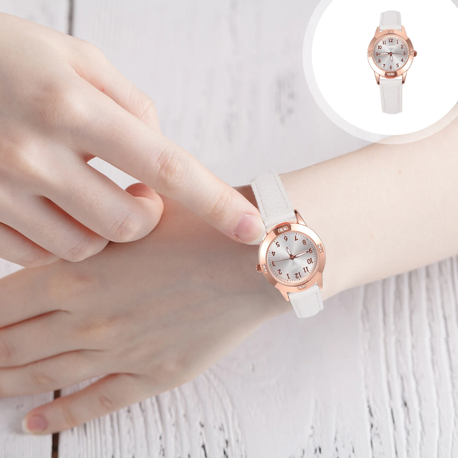 

1 pc Waterproof Luminous Women Watch Quartz Movement Chic Wristwatch For Party Holiday Festival Fashionable Female Timepiece