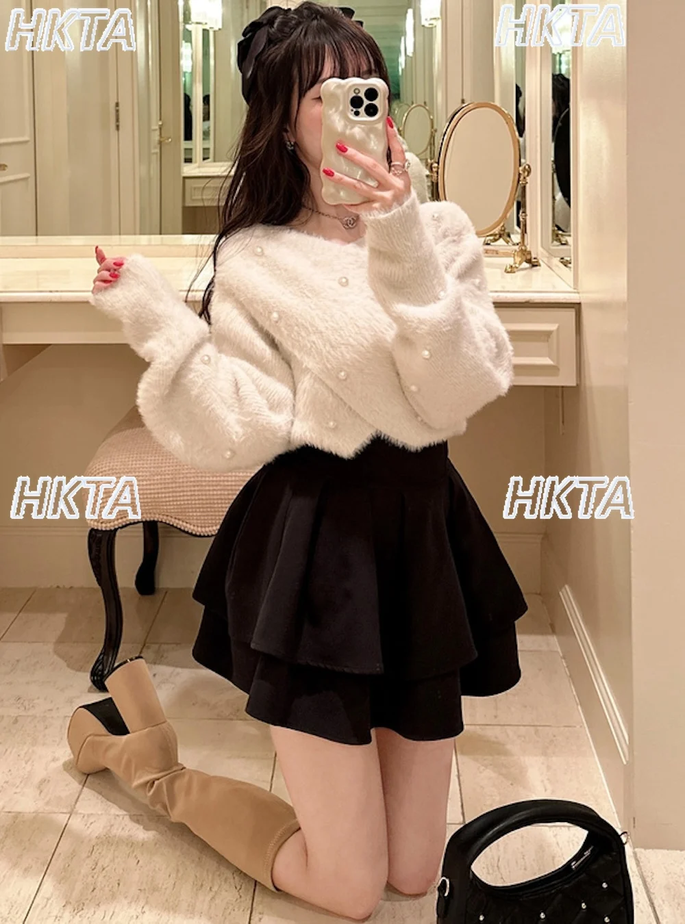 

Japanese 2025 Winter Gentle Sweet Fashion Elegant Cross V Neck Pearl Buckle Plush Knitted Pullover Black Short Sweater Top Women