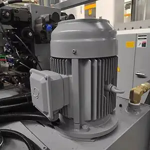 新型ミニタイプ挿入垂直射出成形機、金属被覆用ヒンジ製造機