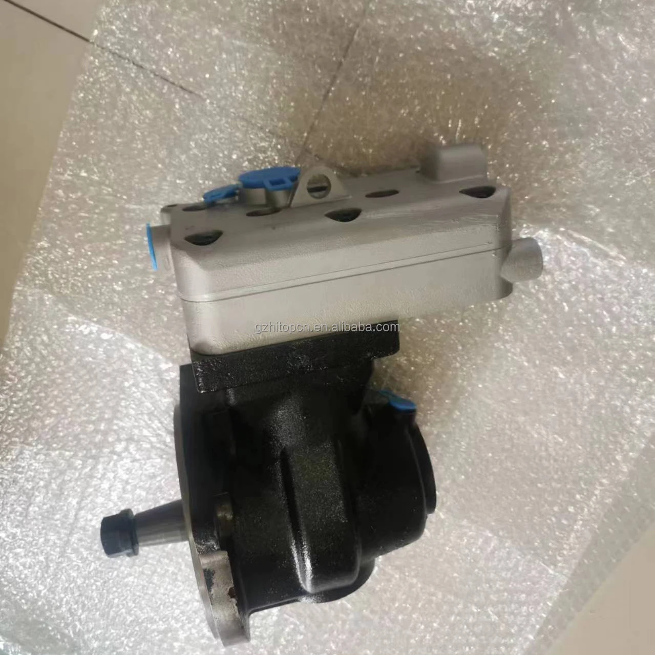 

Truck spare parts 22040500 air compressor for FM380 FM400 Dump Truck EC340D EC350E Excavator