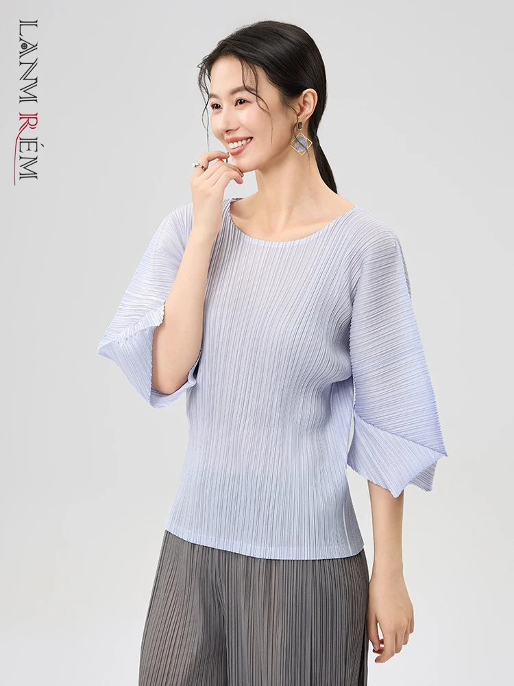 LANMREM Light Blue Simple Round Neck Three Quarter Sleeve Pleated T-shirt Loose Versatile Casual Women's Tops 2025 Summer New