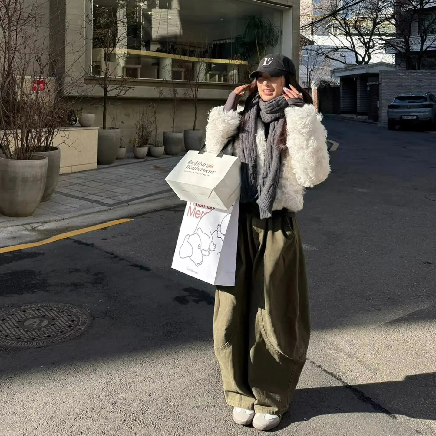 Winter Women Milky White Lapel Collar Curly Hairy Shaggy Soft Faux Lamb Fur Coat Long Sleeve Furry Warm Jacket Short Outerwear