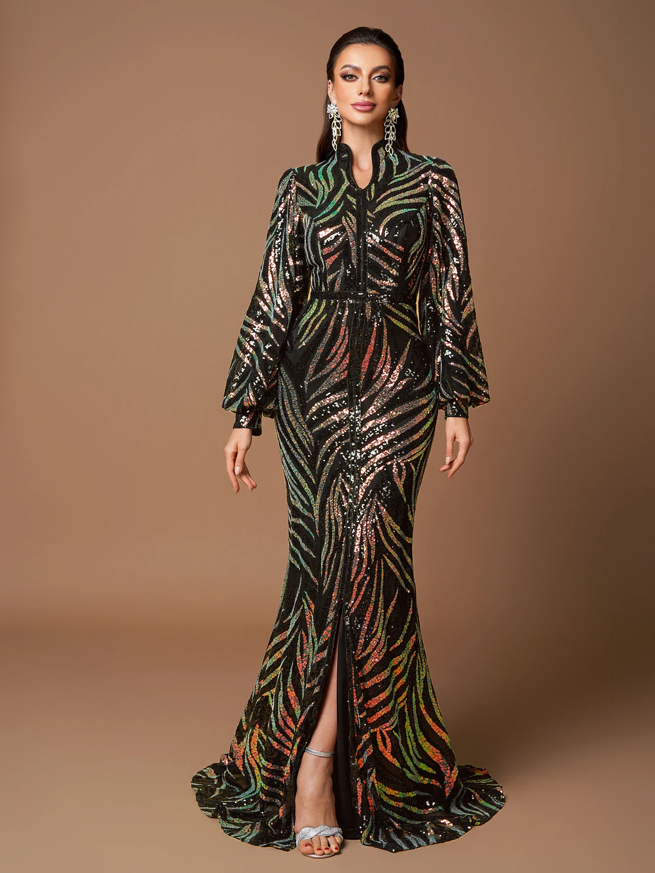 فستان سهرة أنيق بأكمام طويلة وفتحة مطرزة من UNITHORSE للمناسبات الرسمية