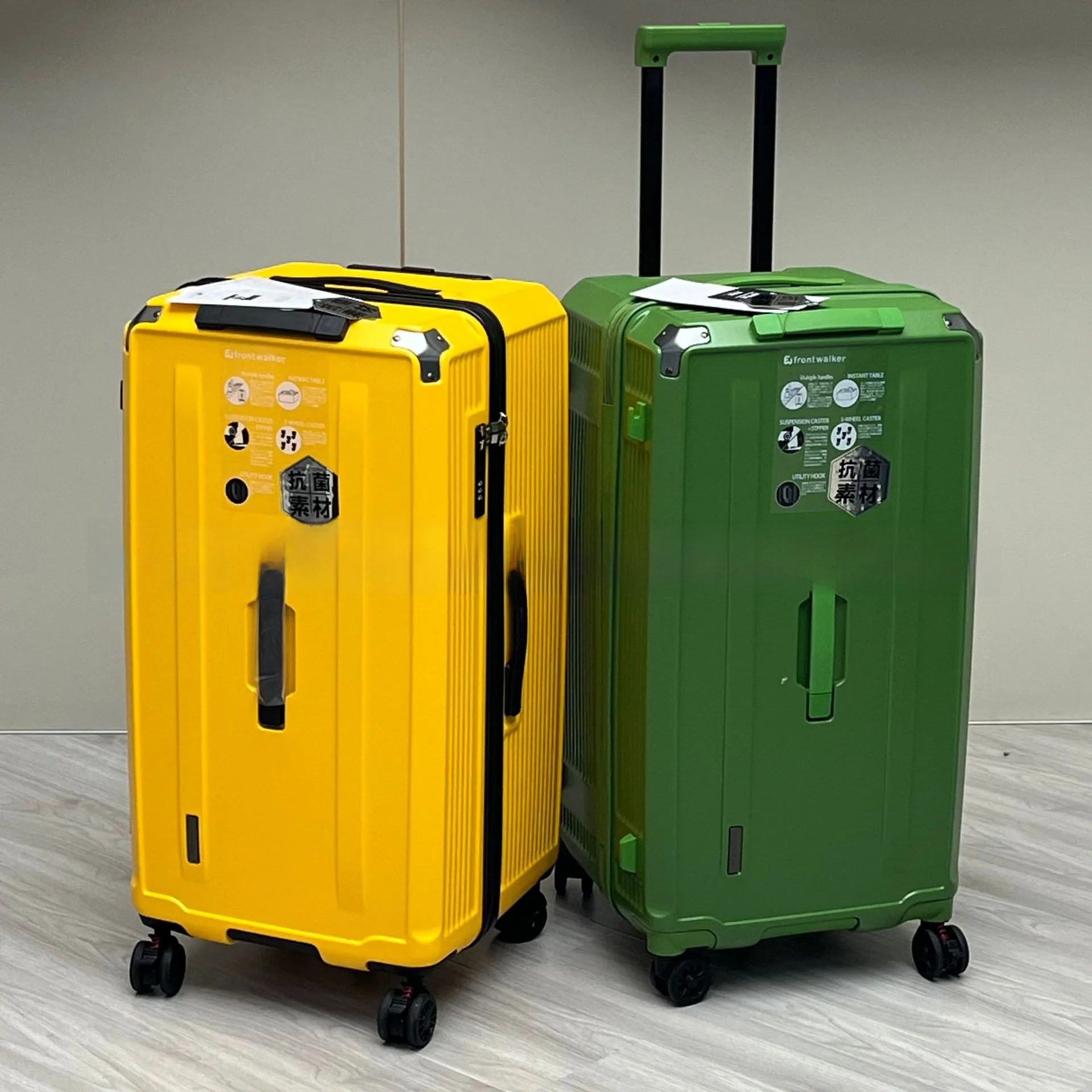 

Extra Large Unisex Travel Suitcase Hand Bag with Lockable Zipper And Four-Wheel Design for Business And Personal Use